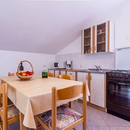 Winny Apartment Banjole
